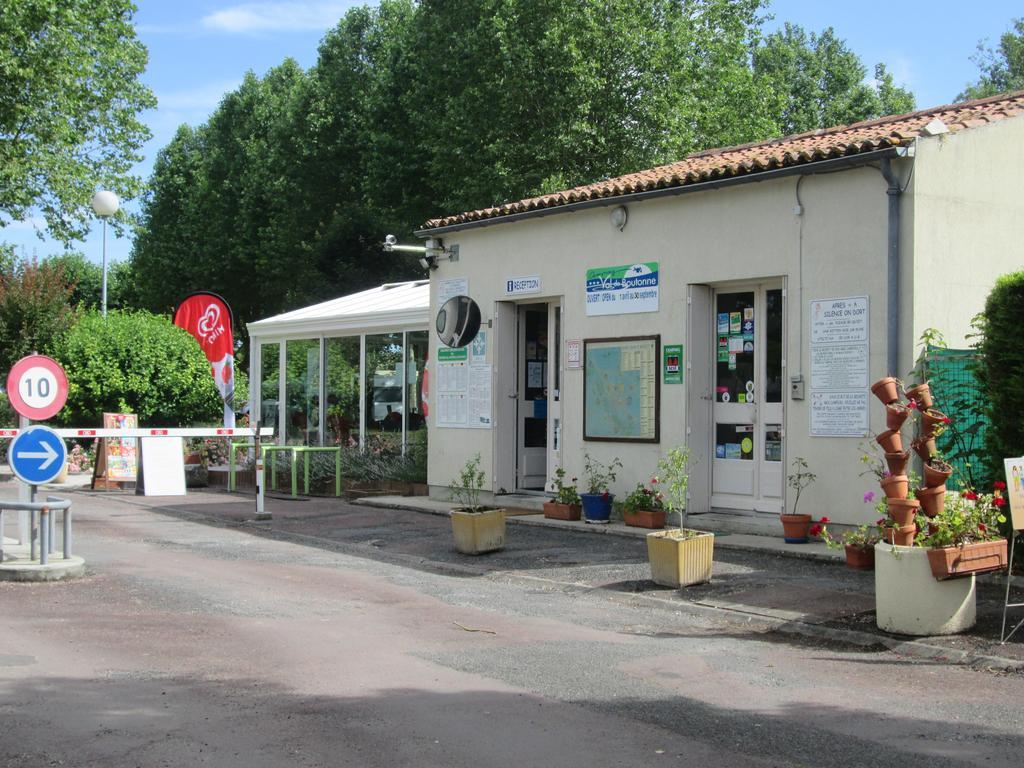 Saint-Jean-dʼAngély Camping Val De Boutonne酒店 外观 照片